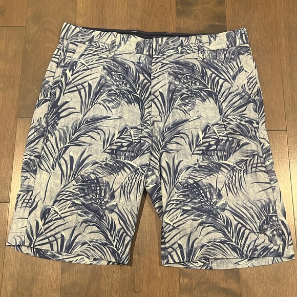 Tommy Bahama Stretch Shorts - Picture 1 of 4